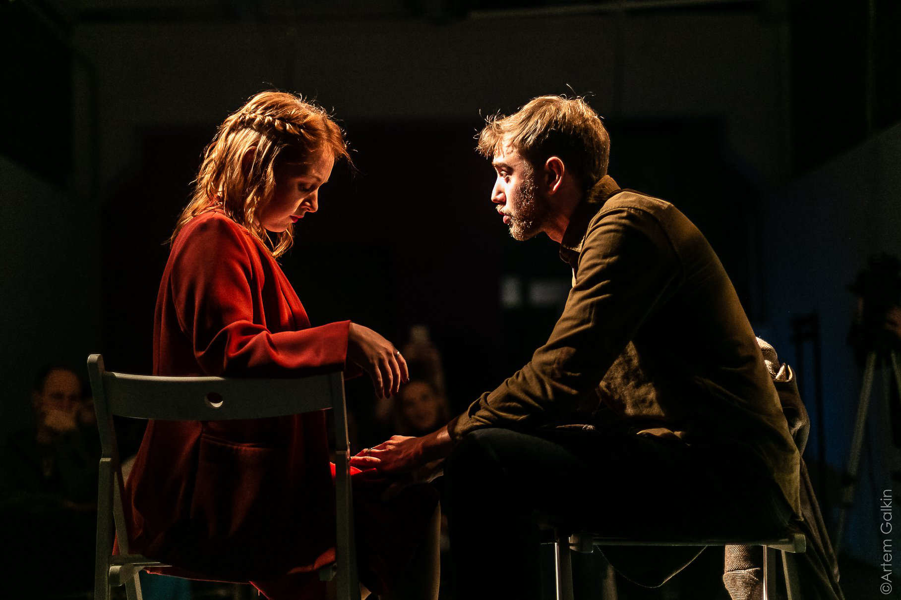 a man talks animatedly to a woman in a new Ukrainian play